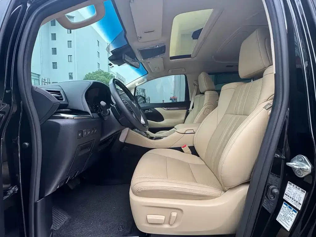 Toyota Alphard — фото 4