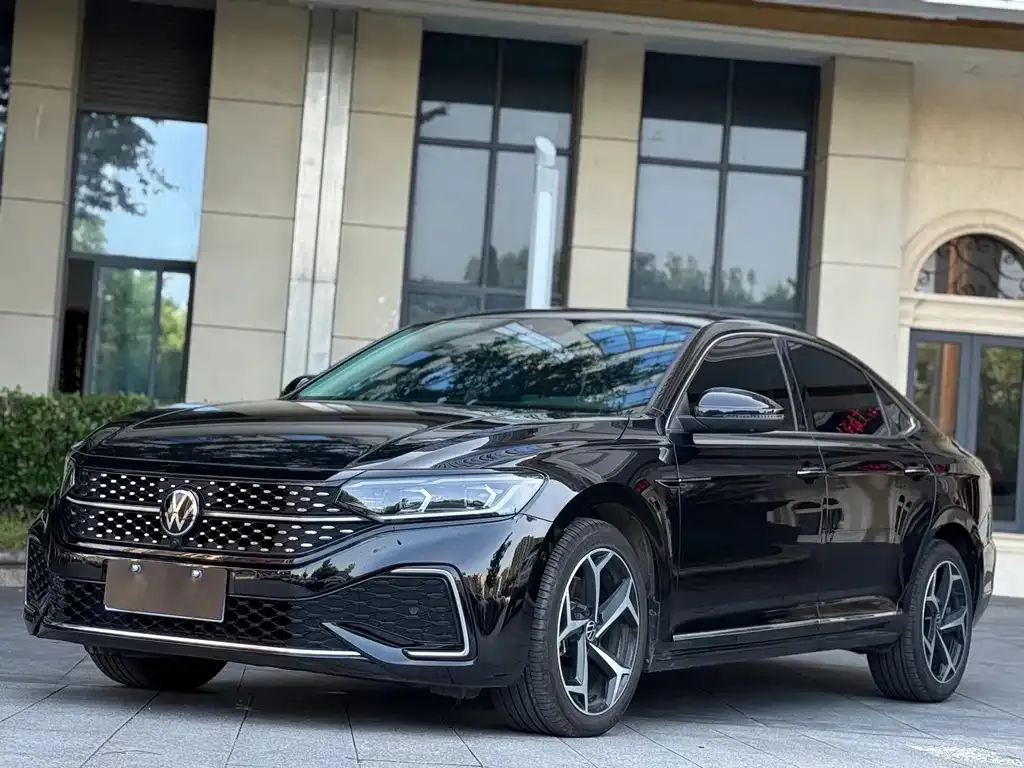 Volkswagen Passat — фото 1