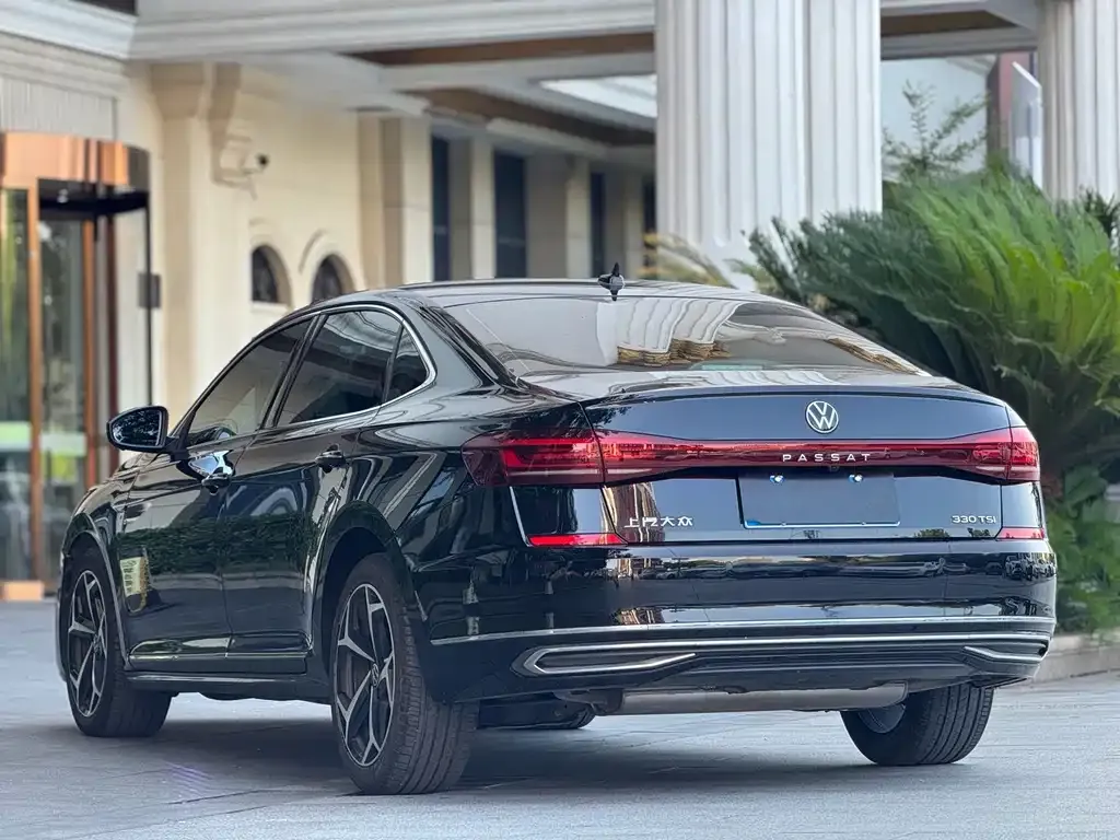 Volkswagen Passat — фото 8