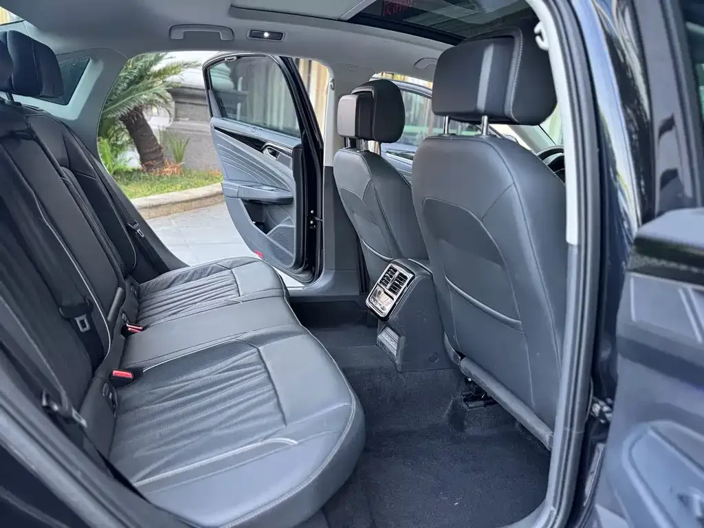 Volkswagen Passat — фото 2