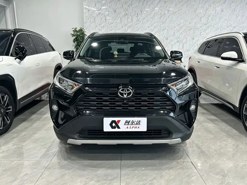 Toyota RAV4 — фото 6