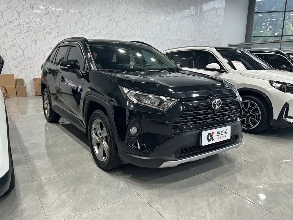Toyota RAV4 — фото 7