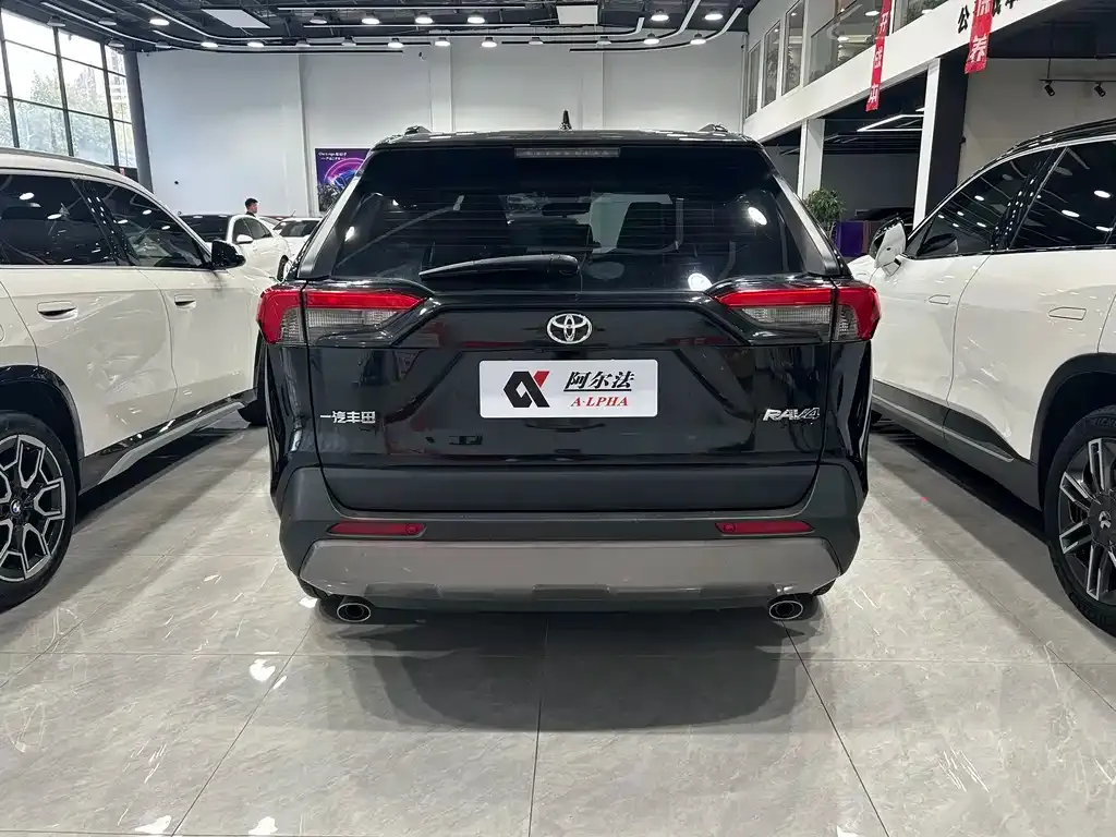 Toyota RAV4 — фото 3