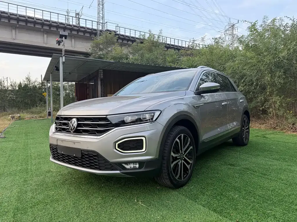Volkswagen T-Roc — фото 1