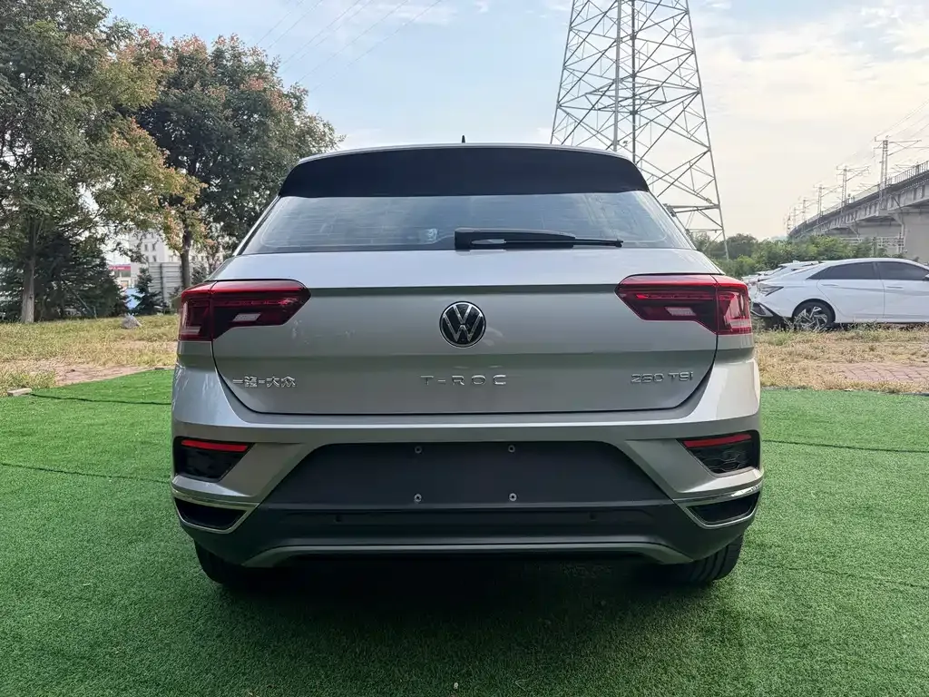 Volkswagen T-Roc — фото 7
