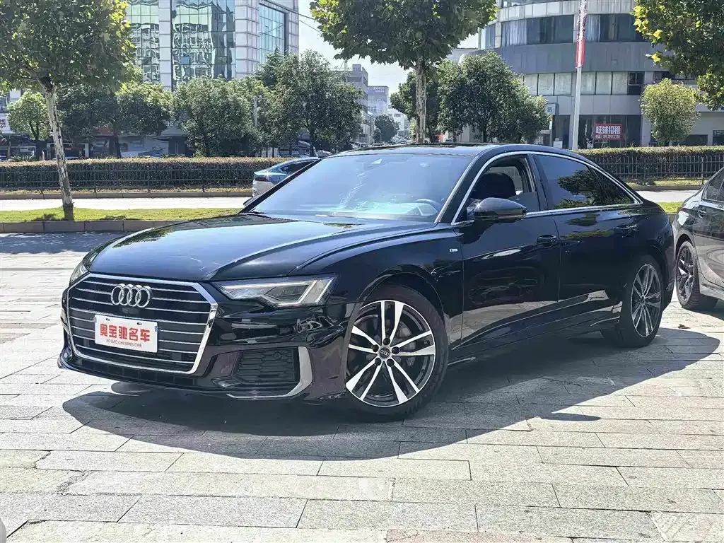 Audi A6L — фото 1
