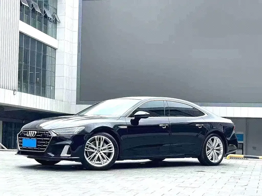 Audi A7L — фото 1