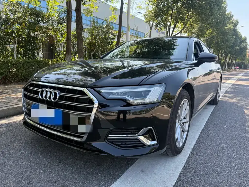 Audi A6L — фото 1