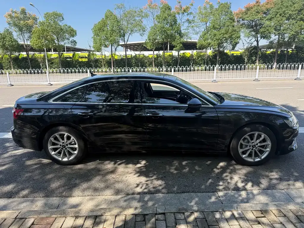 Audi A6L — фото 10