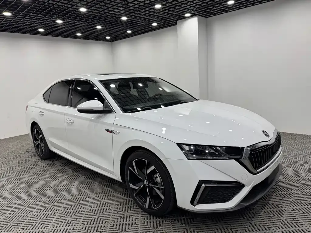 Skoda Octavia — фото 1