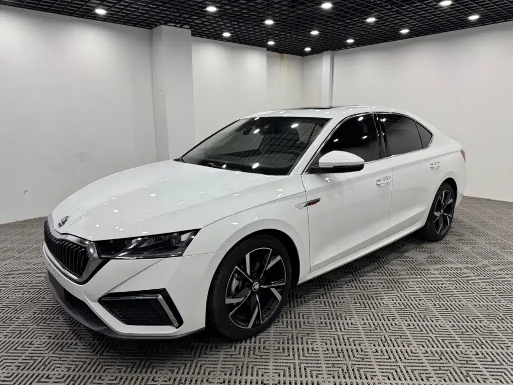 Skoda Octavia — фото 2