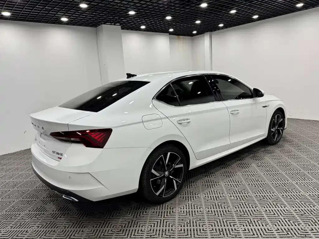 Skoda Octavia — фото 7