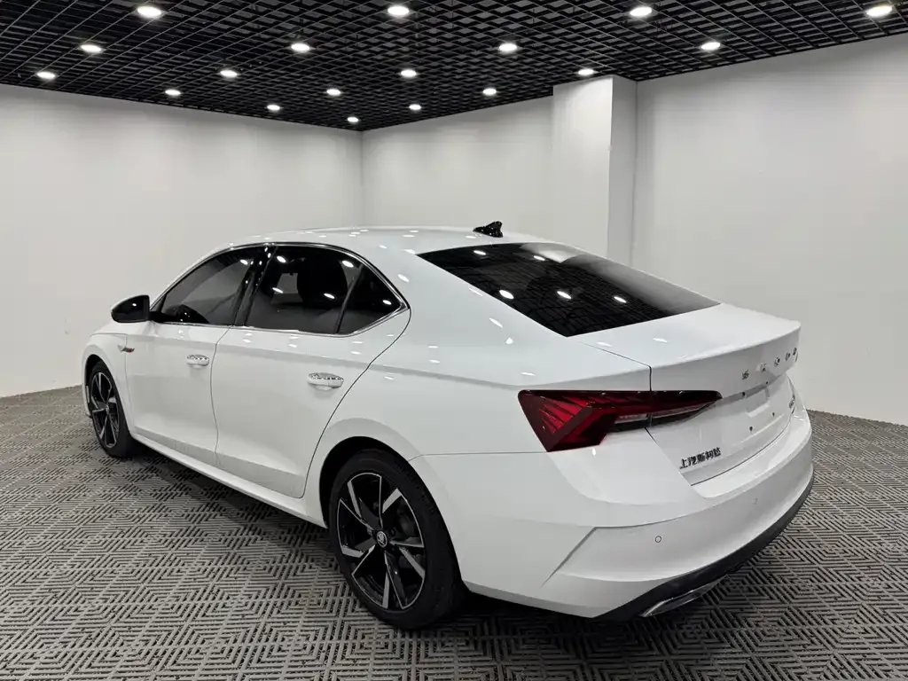 Skoda Octavia — фото 5