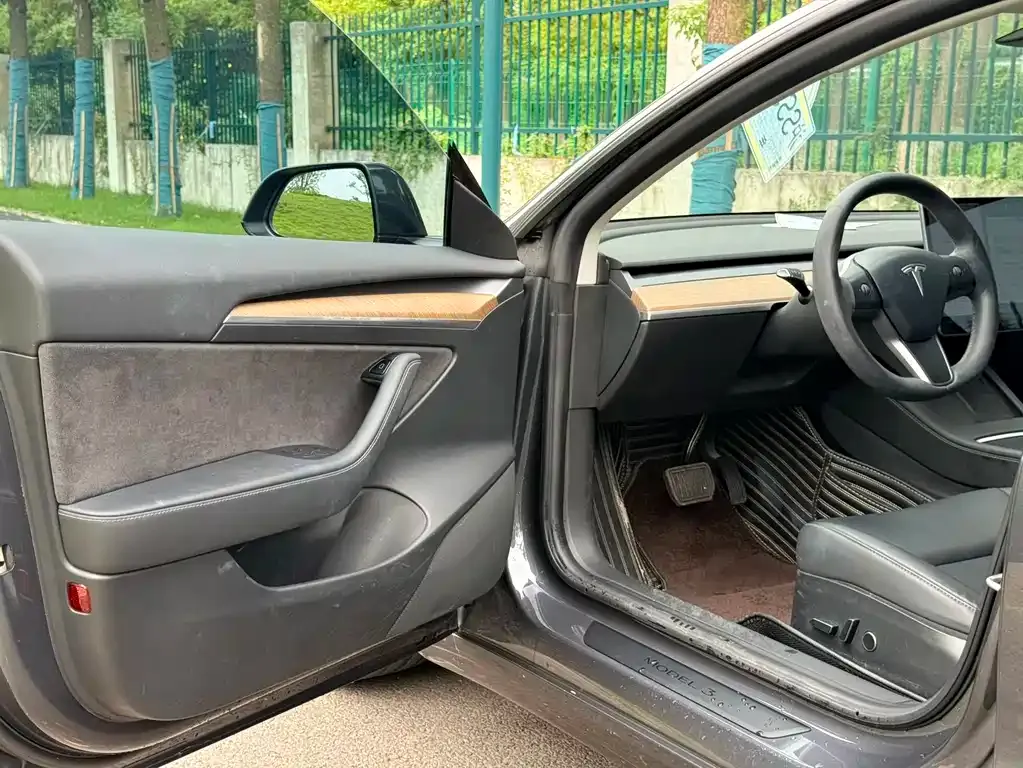 Tesla Model 3 — фото 2