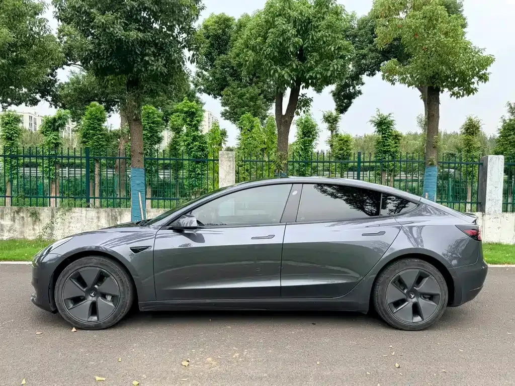 Tesla Model 3 — фото 10