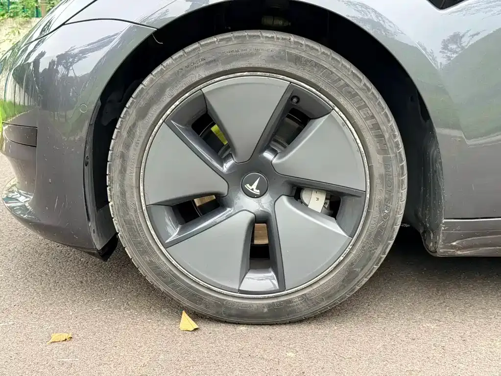 Tesla Model 3 — фото 4