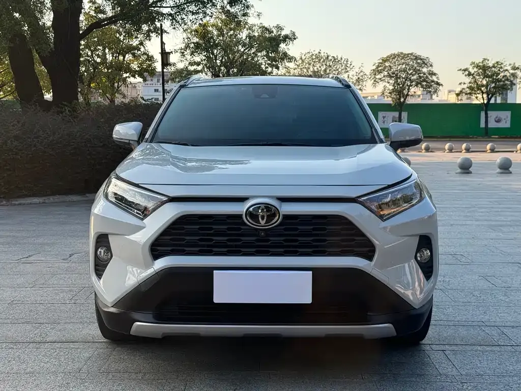 Toyota RAV4 — фото 6