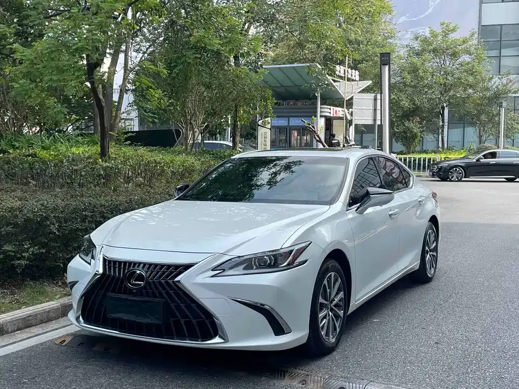 Lexus ES — фото 1