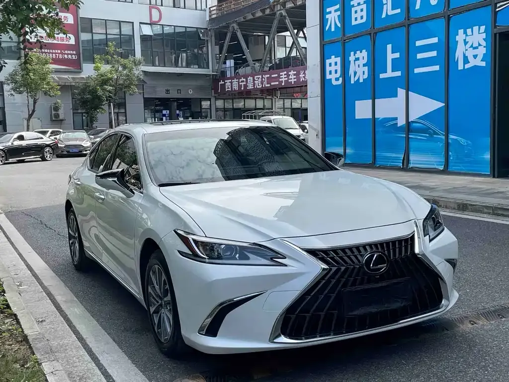 Lexus ES — фото 10