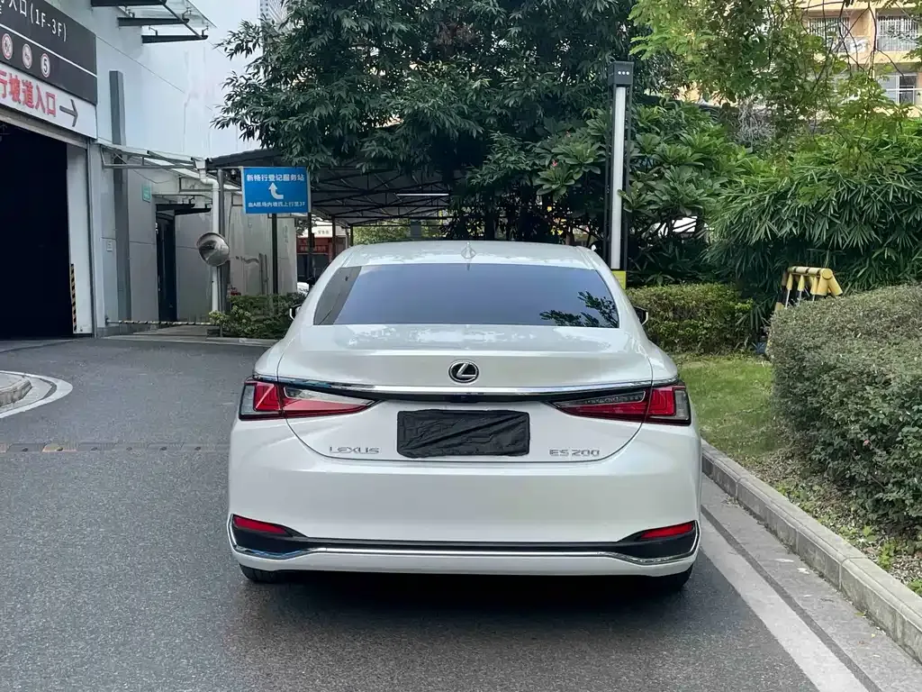 Lexus ES — фото 8