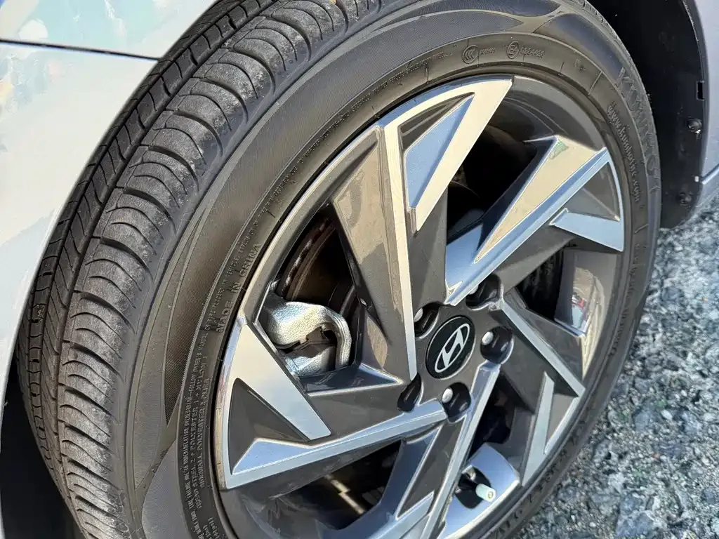 Hyundai Elantra — фото 10