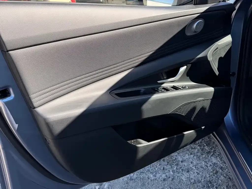 Hyundai Elantra — фото 3
