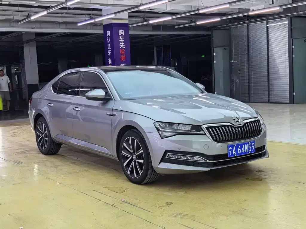 Skoda Superb — фото 8