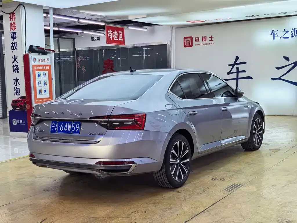 Skoda Superb — фото 4