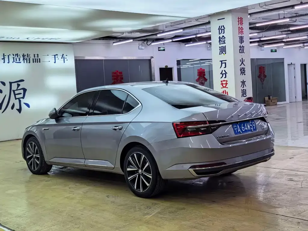 Skoda Superb — фото 3