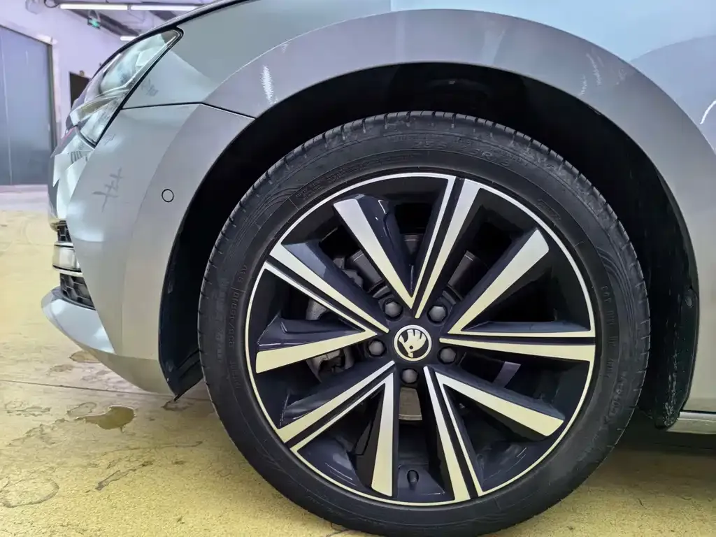 Skoda Superb — фото 10