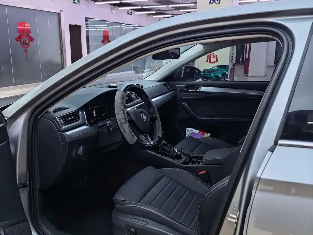 Skoda Superb — фото 2