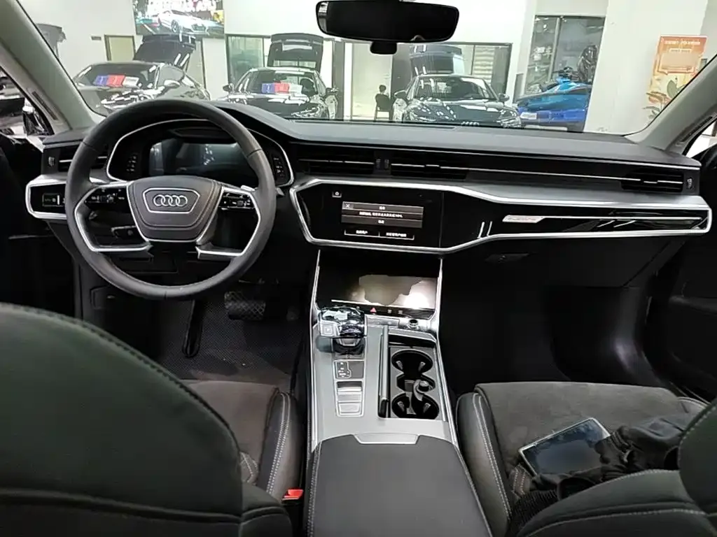 Audi A7L — фото 5