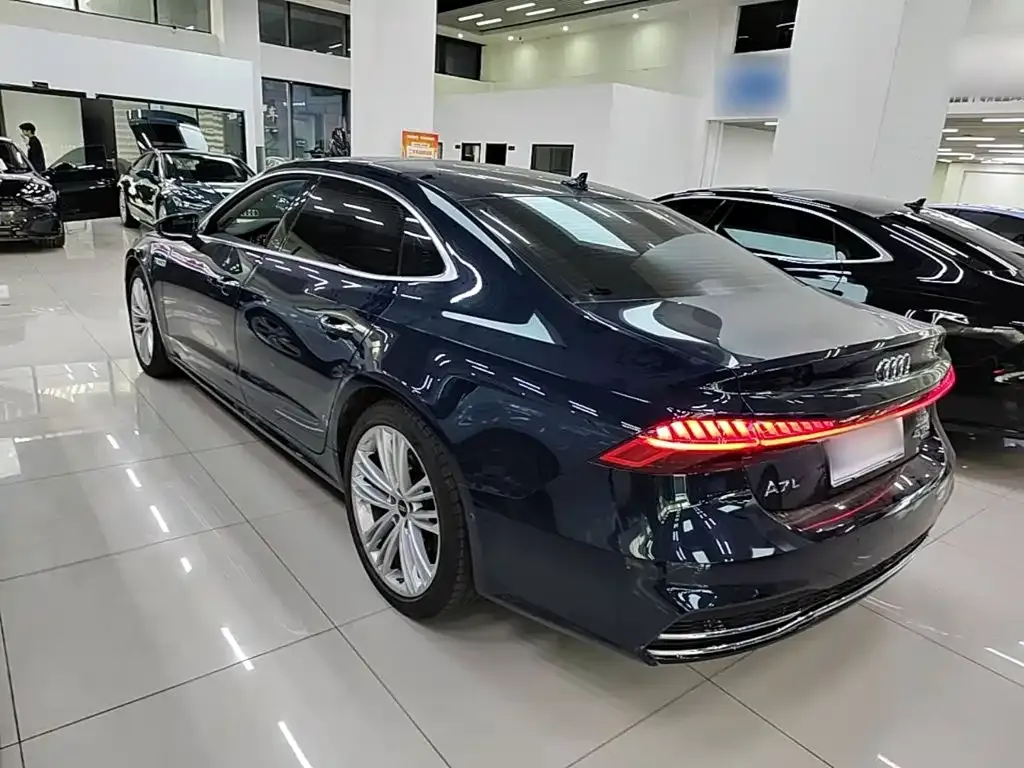 Audi A7L — фото 8