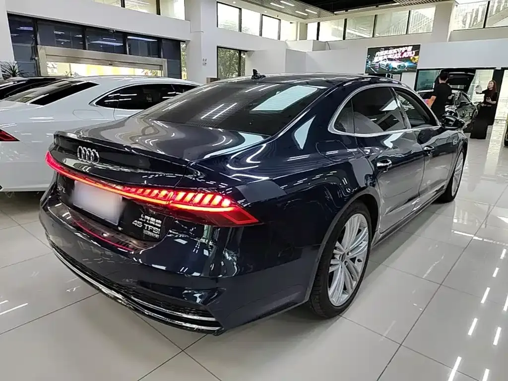 Audi A7L — фото 7