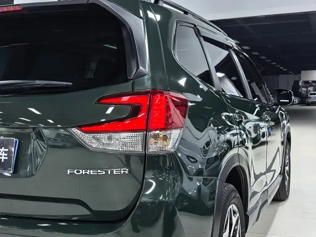 Subaru Forester — фото 5