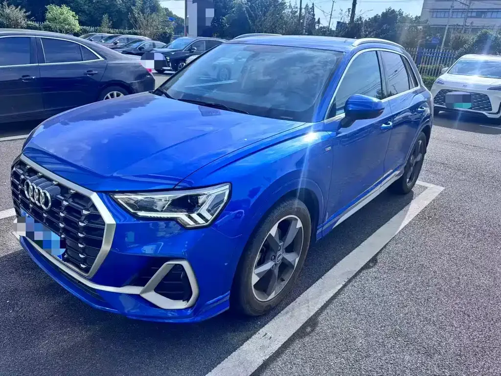 Audi Q3 — фото 1
