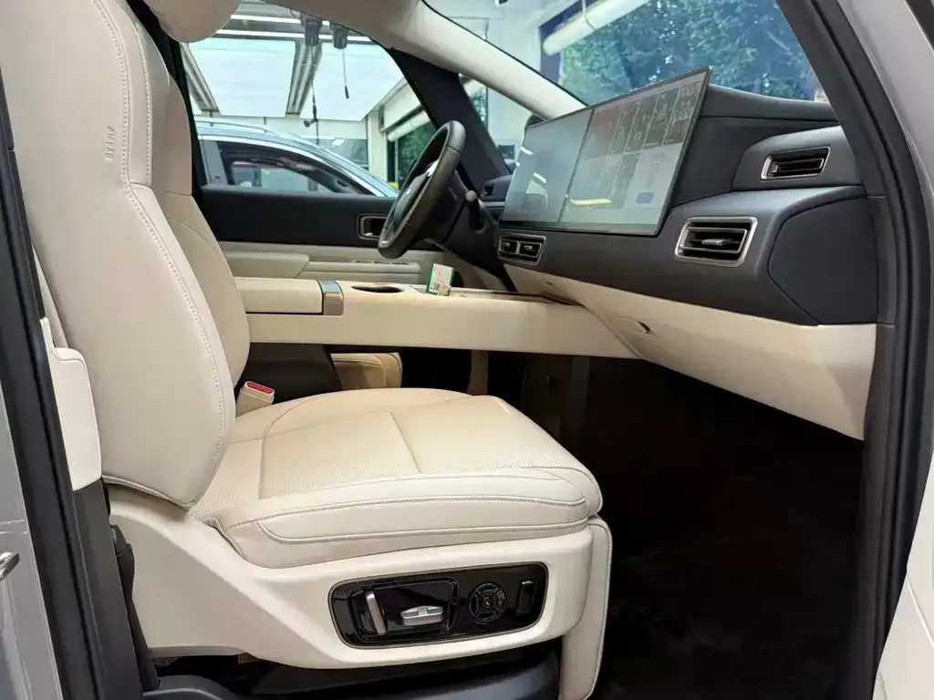 Li Auto MEGA — фото 10
