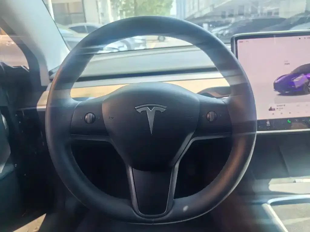 Tesla Model 3 — фото 3