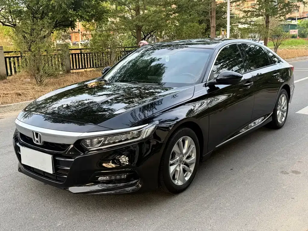 Honda Accord — фото 1
