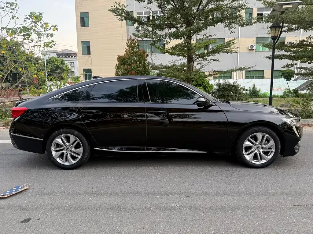 Honda Accord — фото 8