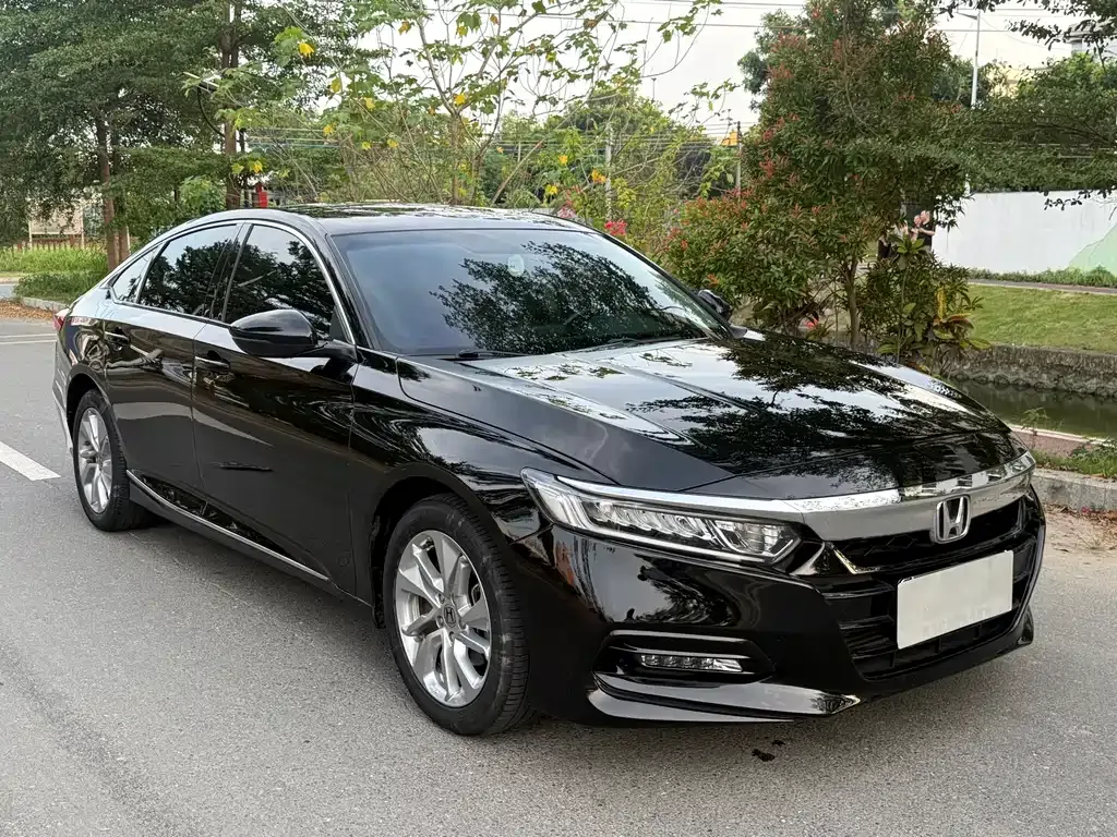 Honda Accord — фото 10