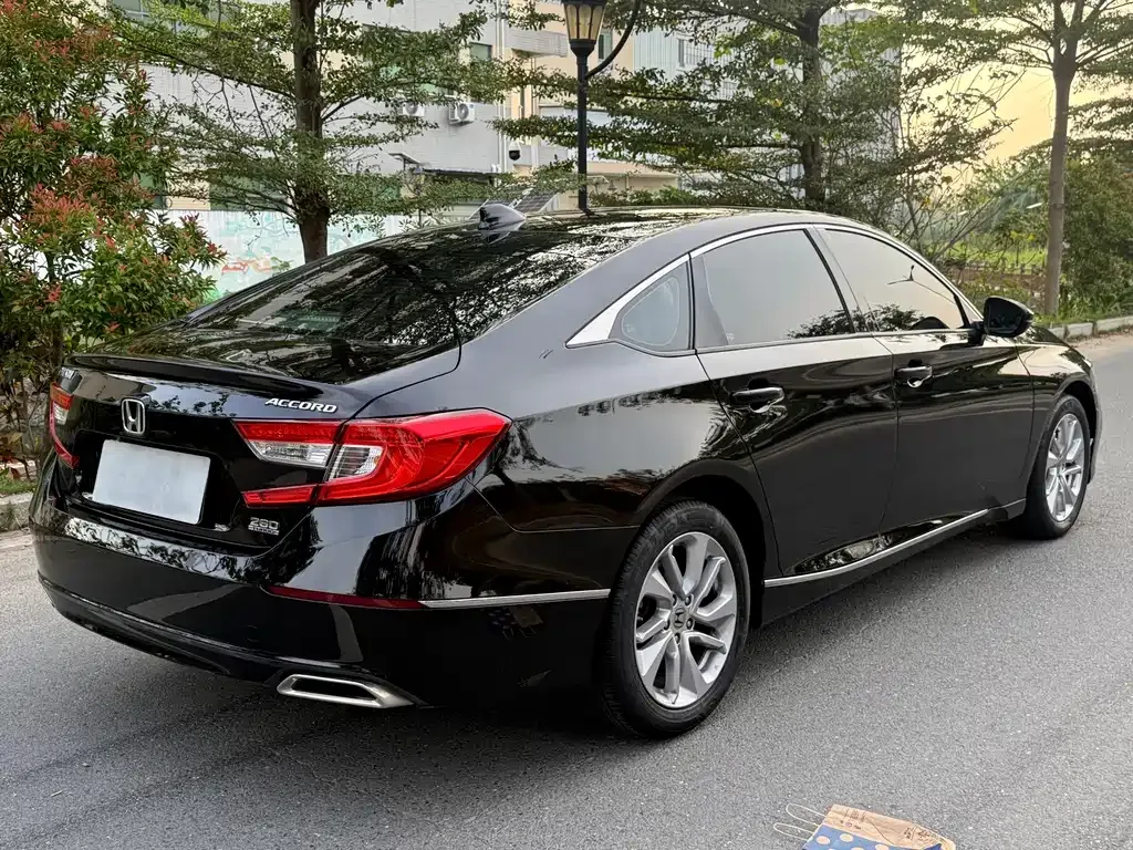 Honda Accord — фото 9