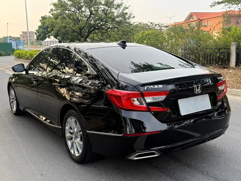 Honda Accord — фото 6