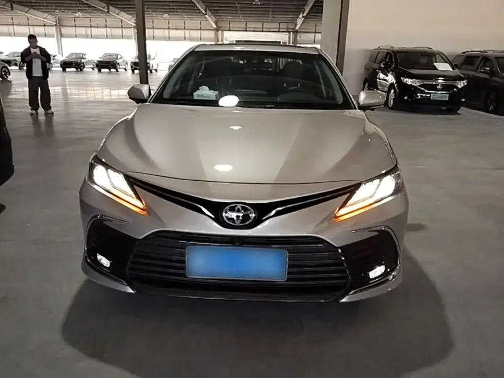 Toyota Camry — фото 9