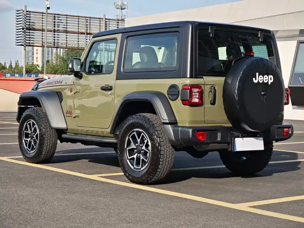 Jeep Wrangler — фото 8