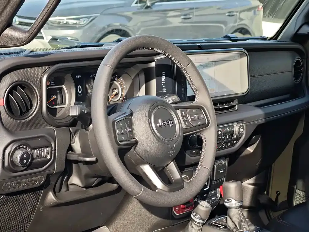 Jeep Wrangler — фото 10