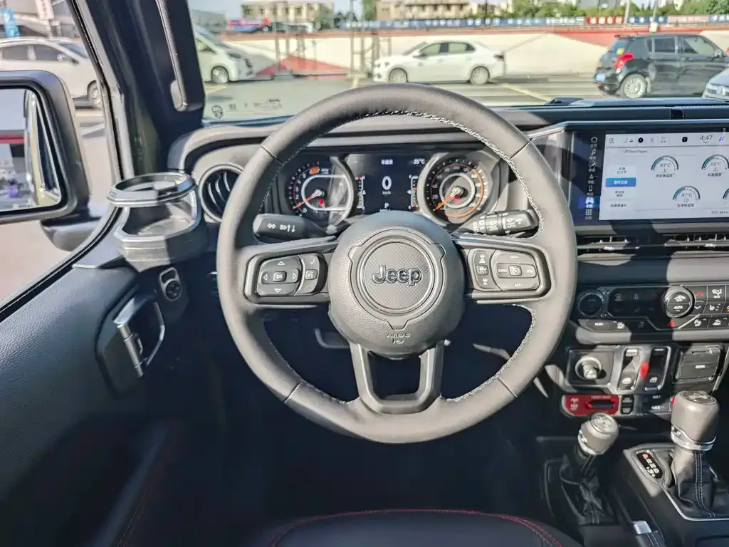 Jeep Wrangler — фото 7