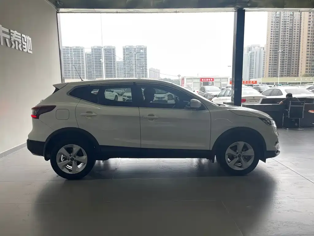Nissan Qashqai — фото 9