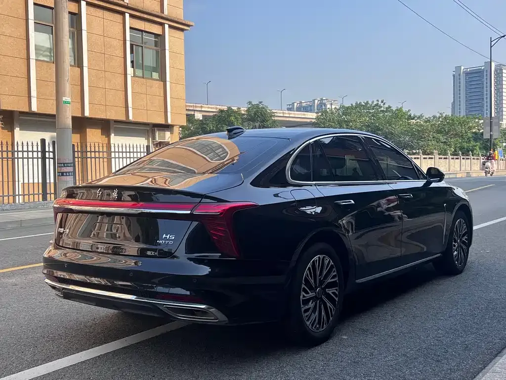 Hongqi H5 — фото 2