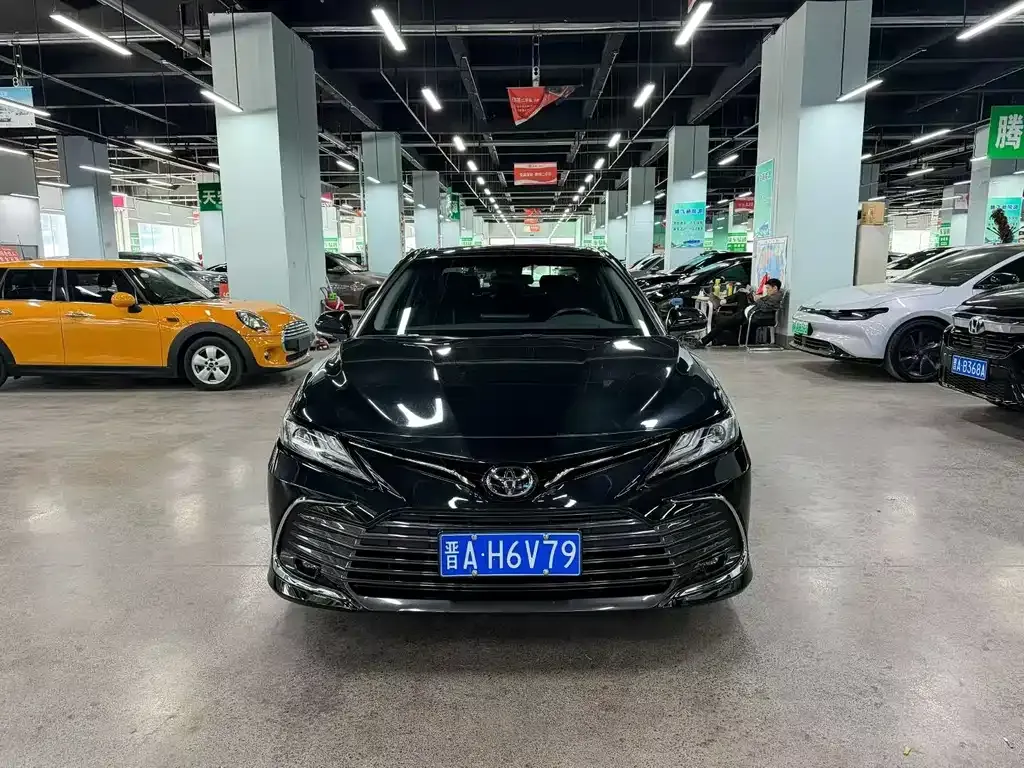 Toyota Camry — фото 9